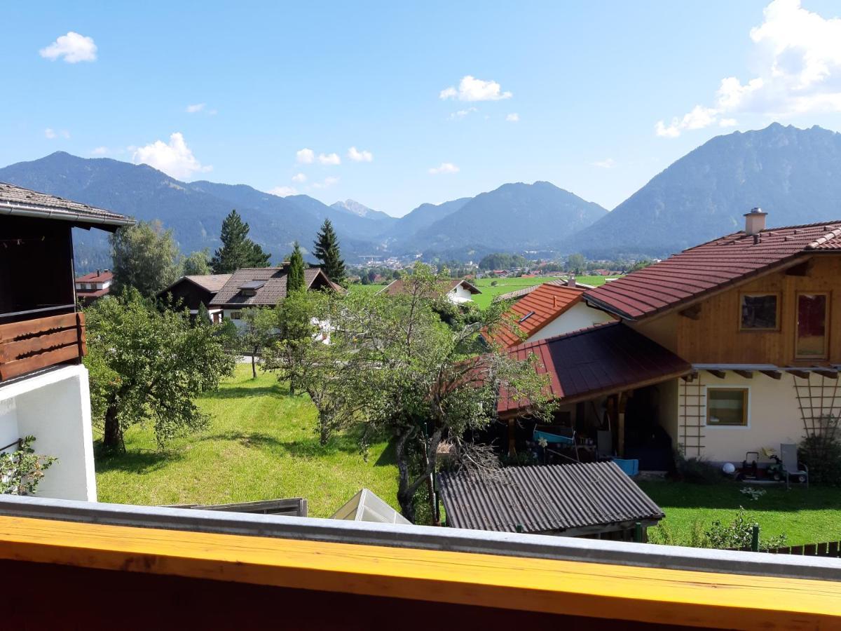 Apartmán 80 M2 Haushaelfte, 3 Zimmer, Parkplaetze, Bis 6 Pers Wängle Exteriér fotografie