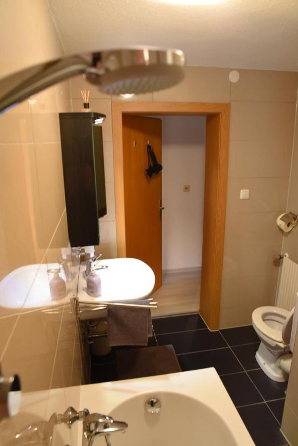 Apartmán 80 M2 Haushaelfte, 3 Zimmer, Parkplaetze, Bis 6 Pers Wängle Exteriér fotografie