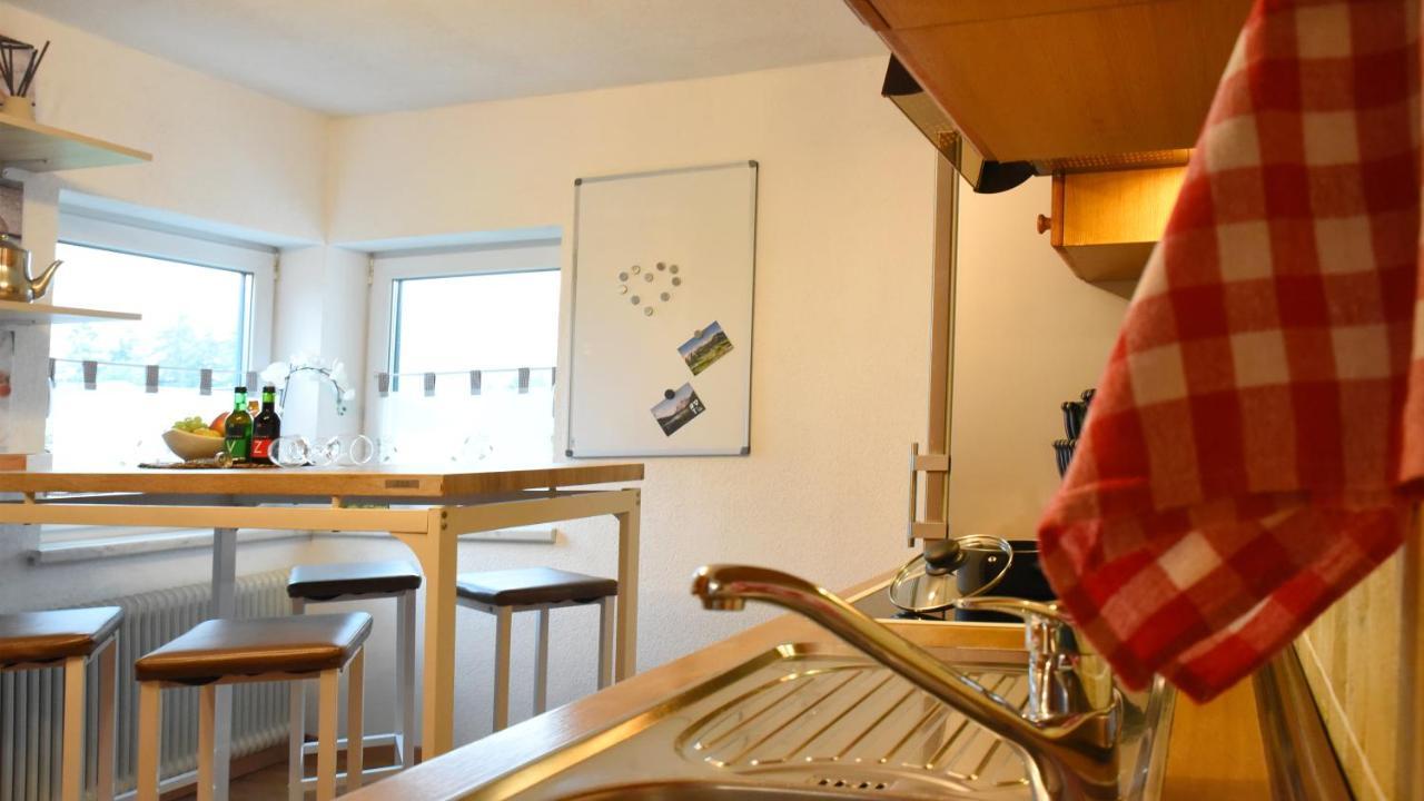 Apartmán 80 M2 Haushaelfte, 3 Zimmer, Parkplaetze, Bis 6 Pers Wängle Exteriér fotografie